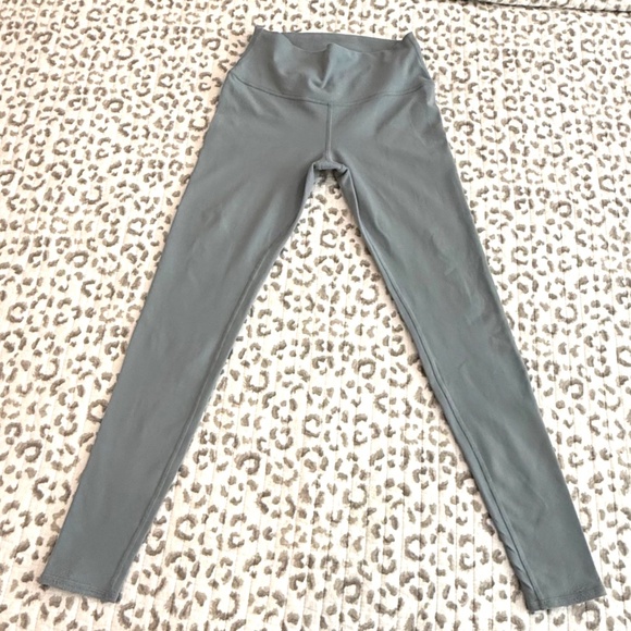 ALO Yoga Gray Leggings - Picture 2 of 9